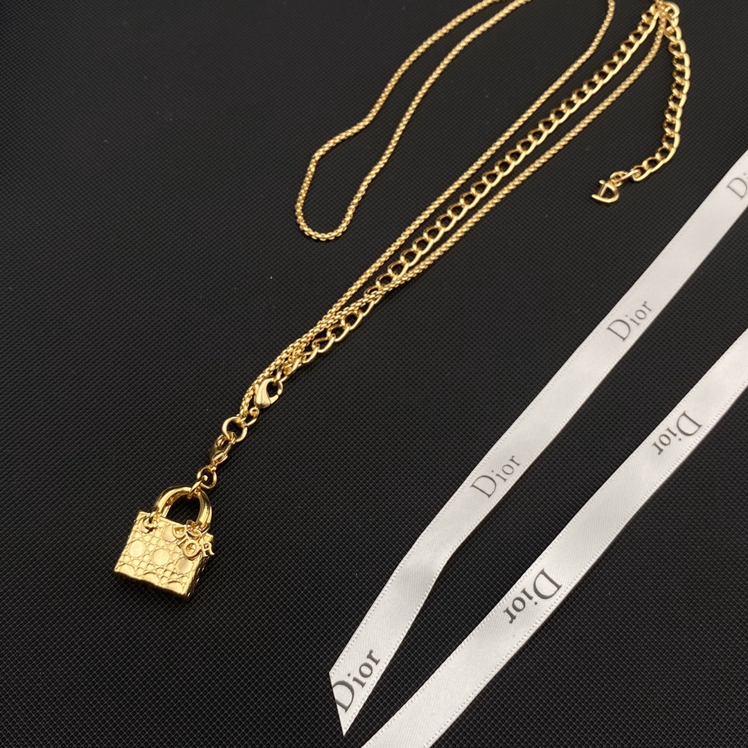 B124  Dior long necklace/waistchain 109800