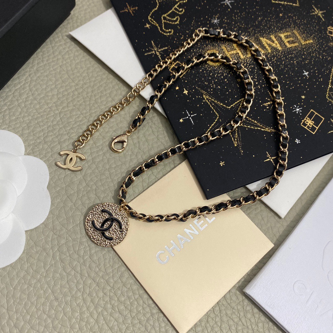 B480 Chanel lambskin choker necklace 109794