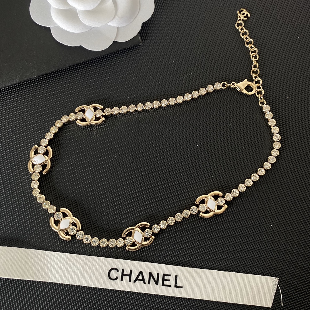 B469 Chanel choker necklace