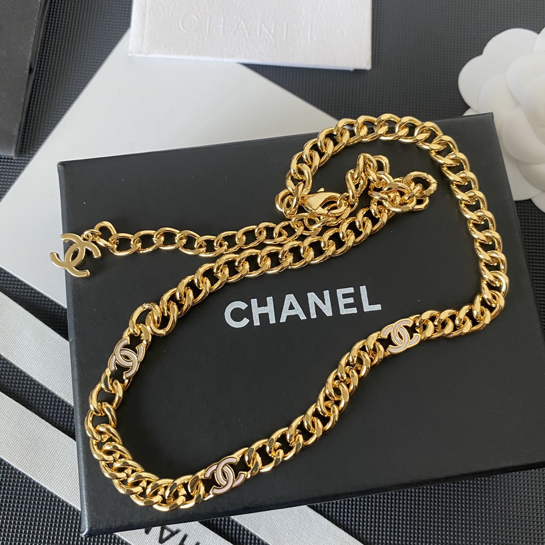 B246  Chanel necklace 109827