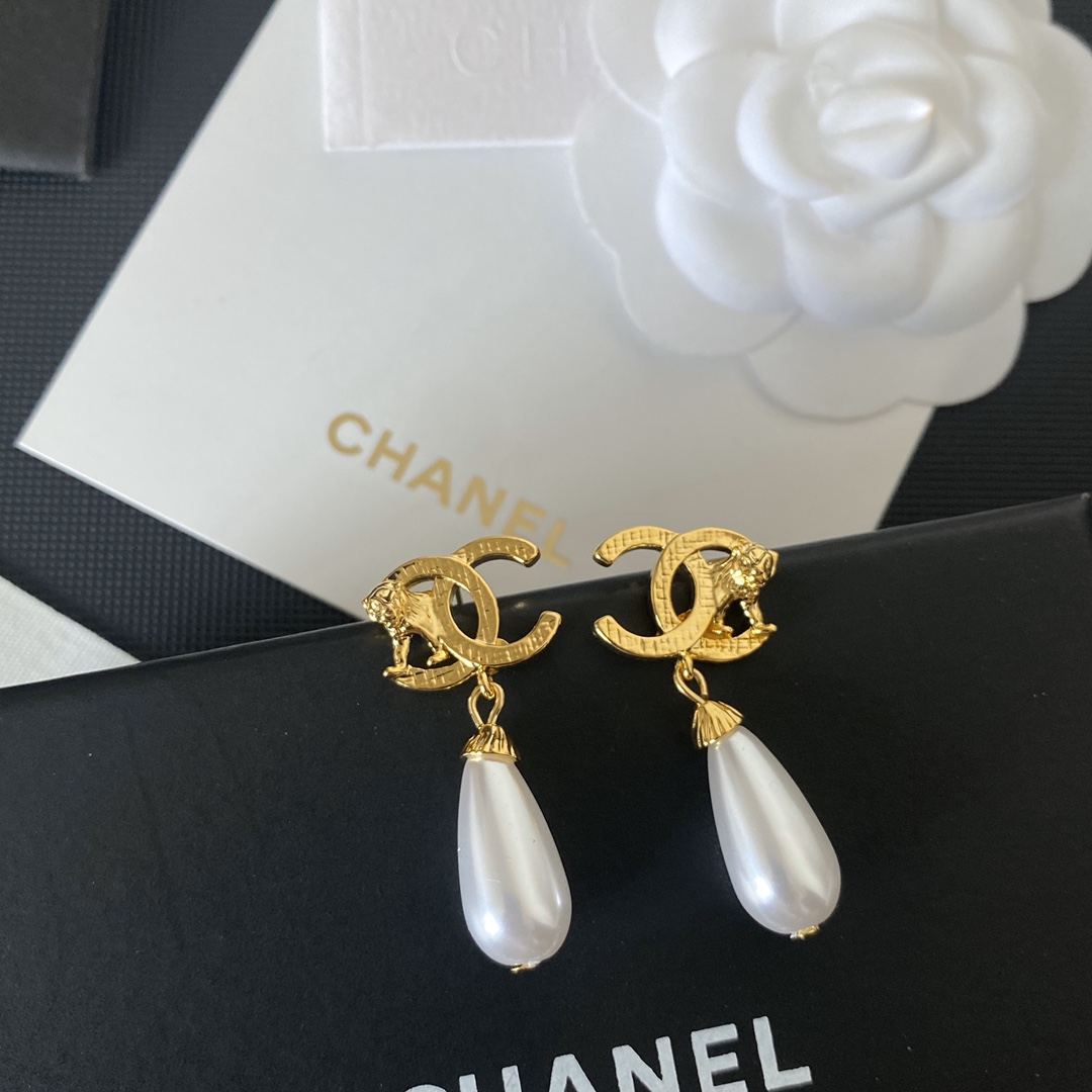 A898  Chanel earrings 109822