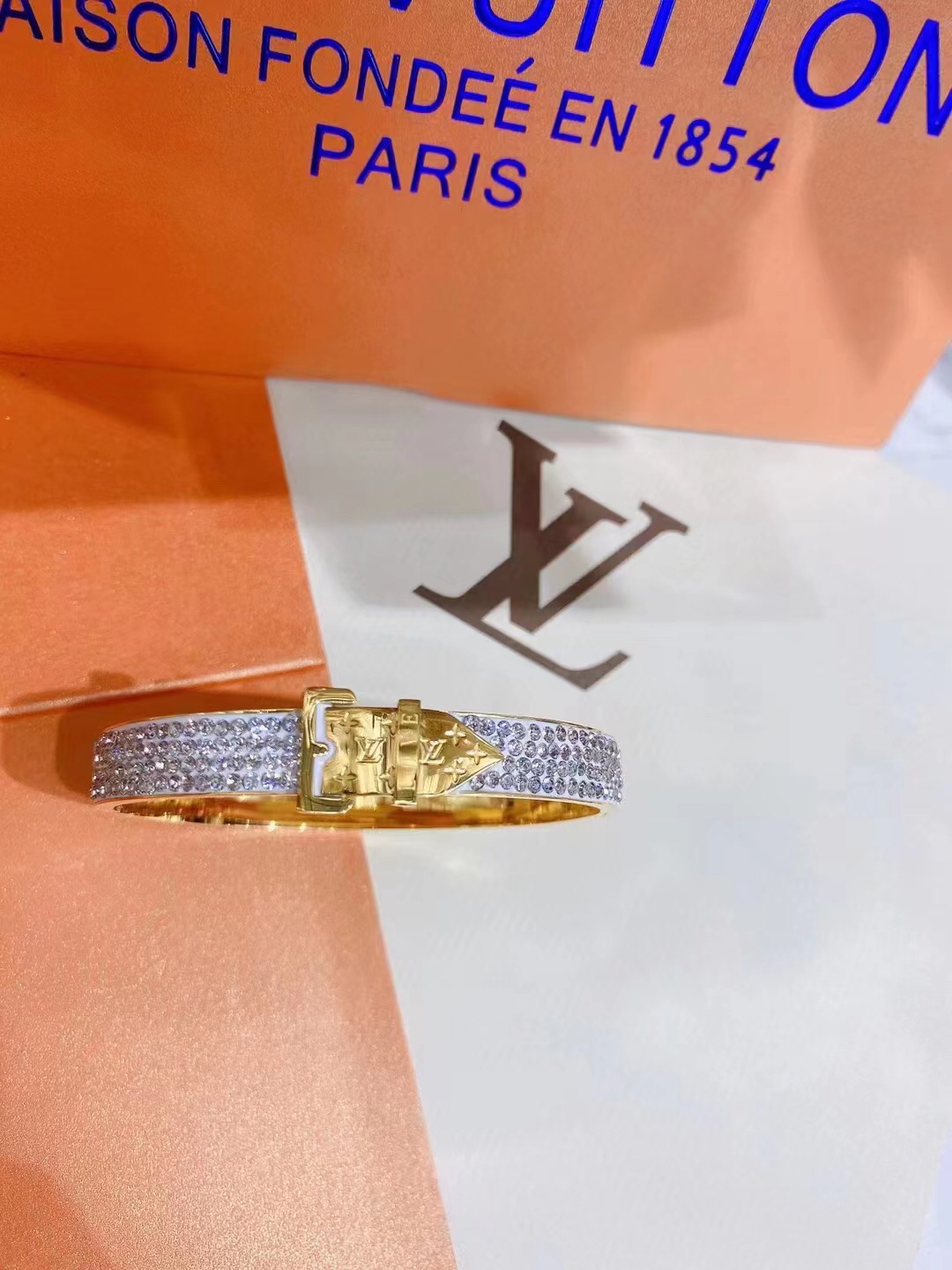 LV Bracelet 109846