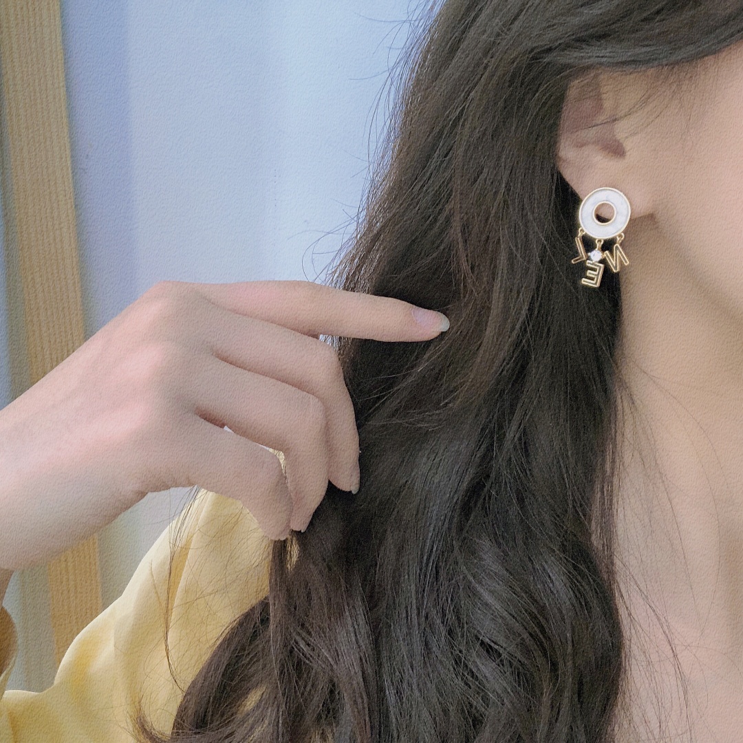 A471 Chanel earrings 109852
