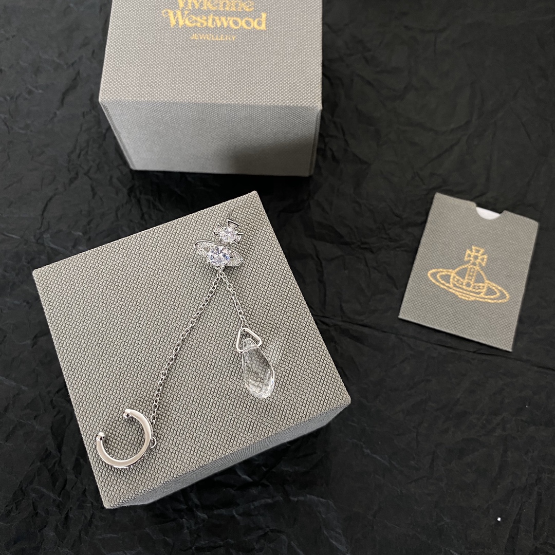 A983 Vivienne Westwood earrings/earclip 110001