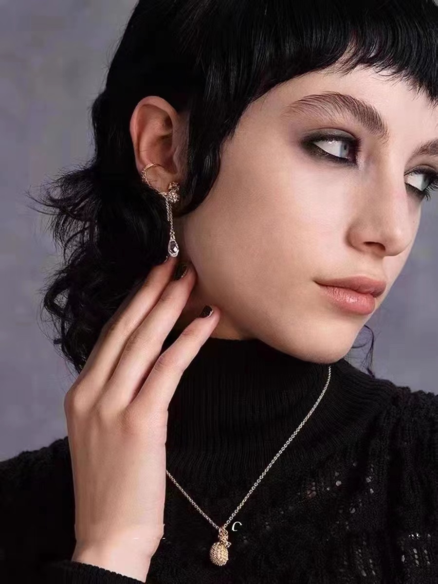 A983 Vivienne Westwood earrings/earclip 110001