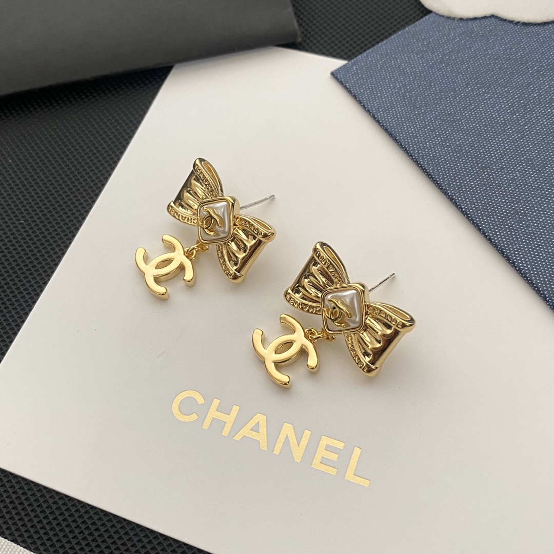 A404 Chanel earrings 110037