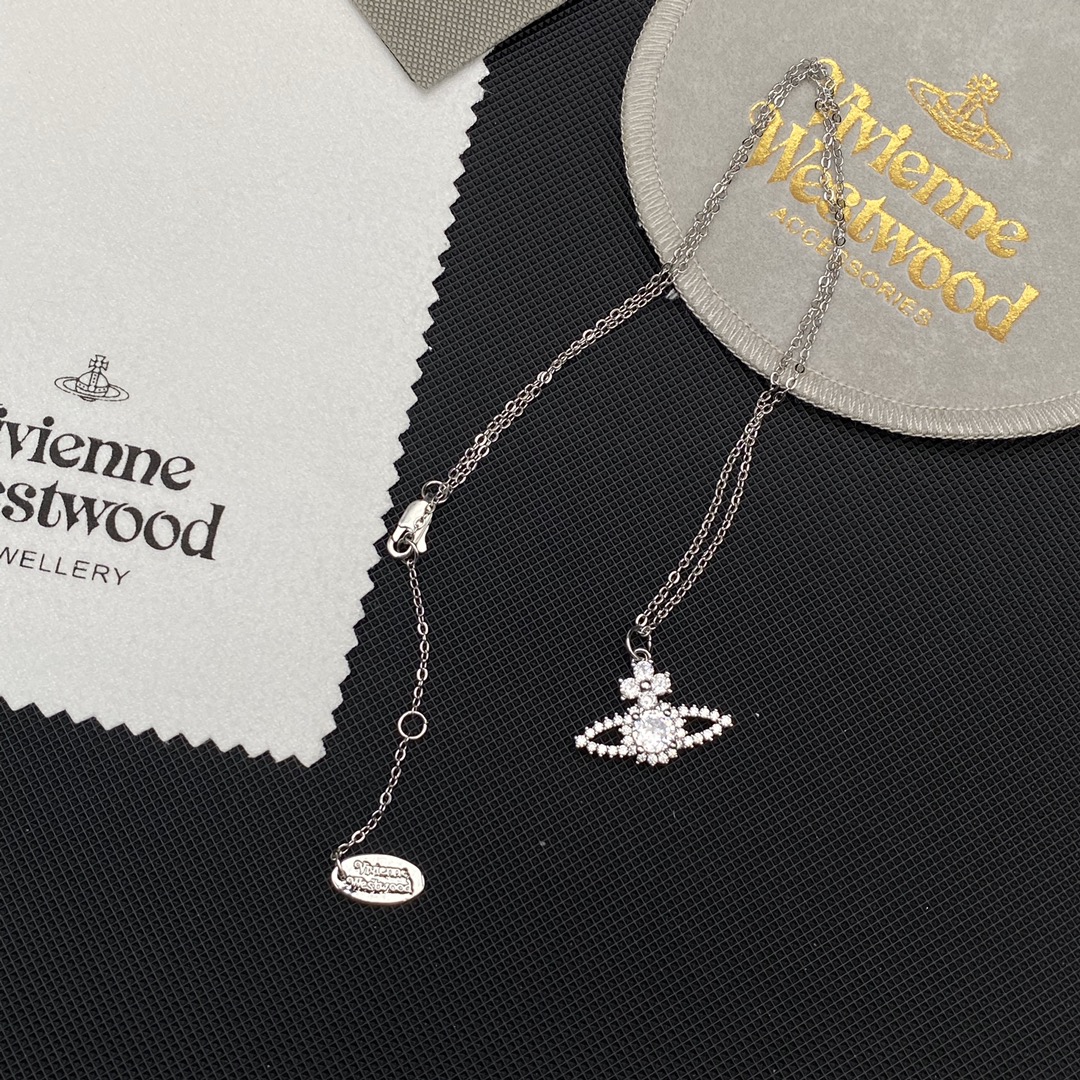 B016 Vivienne Westwood necklace 110033