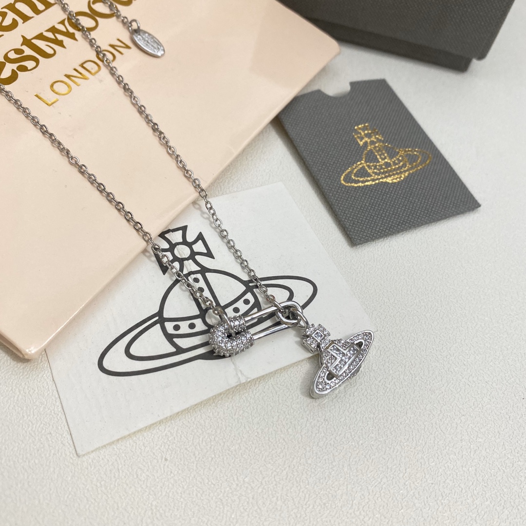 B330 Vivienne Westwood necklace 110027