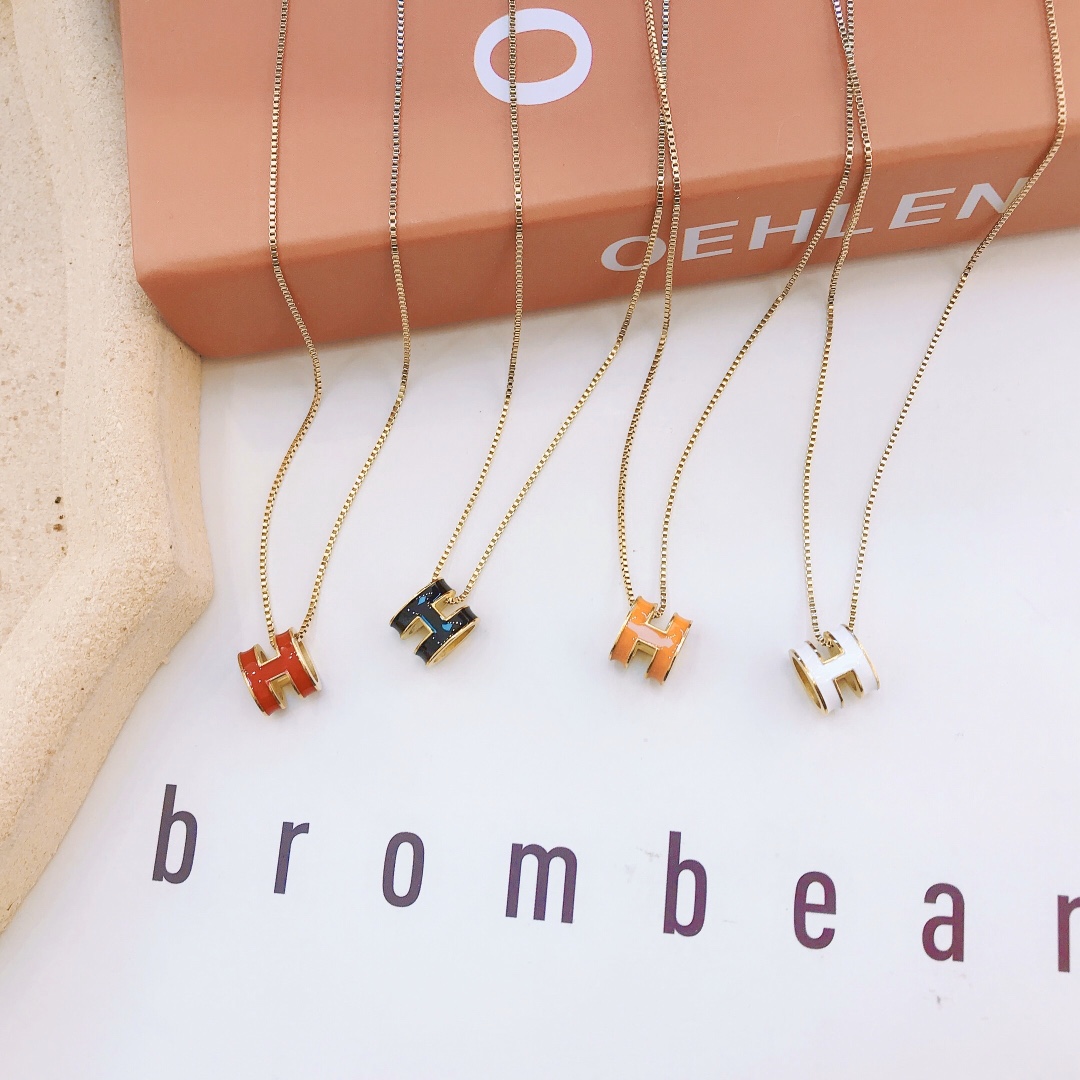 X134 Hermes mini H necklace 109928