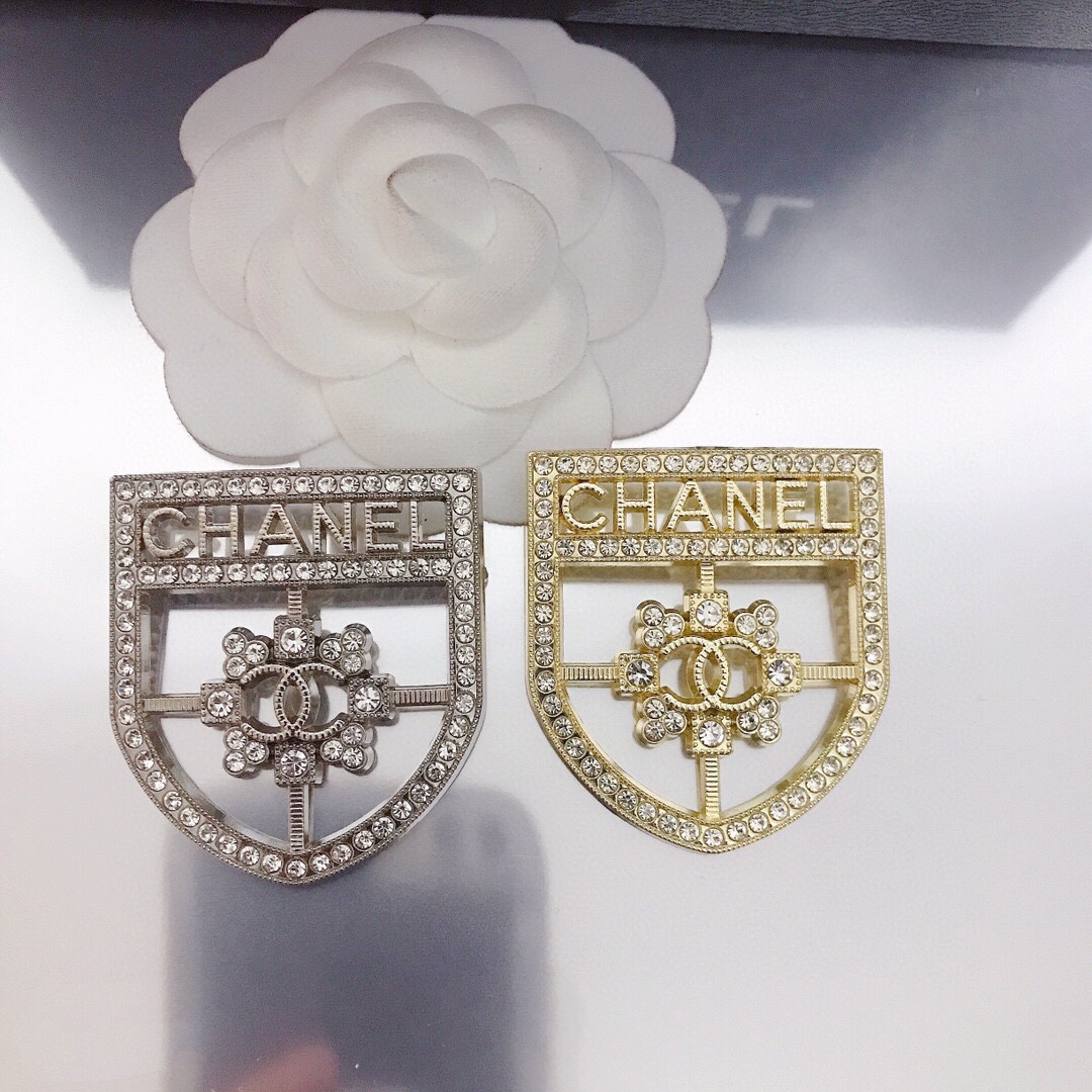 Chanel brooch 109940