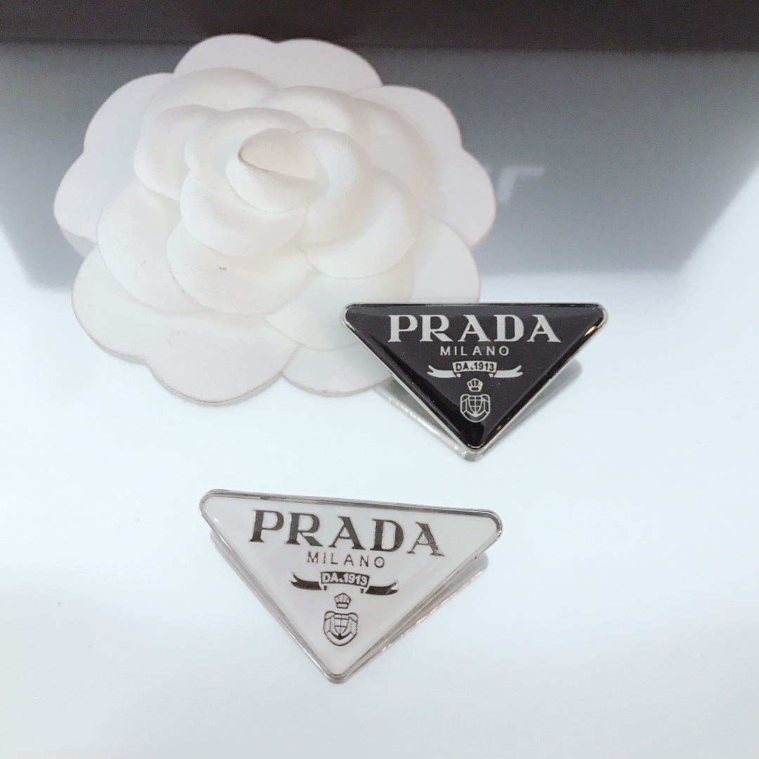 Prada brooch 109963