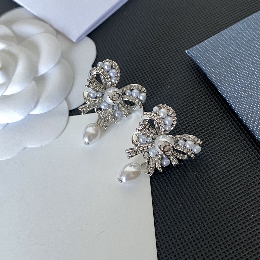 A1101 Chanel luxury butterfly earrings 110006