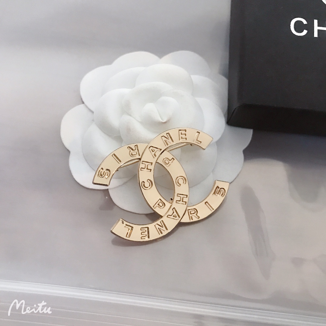 Chanel vintage brooch 110064