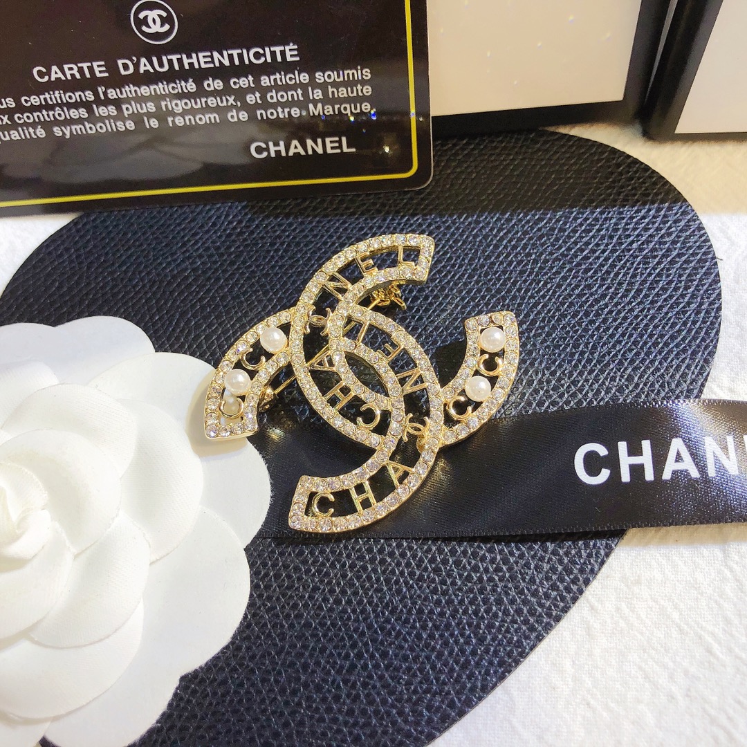 D014 Chanel brooch 110061