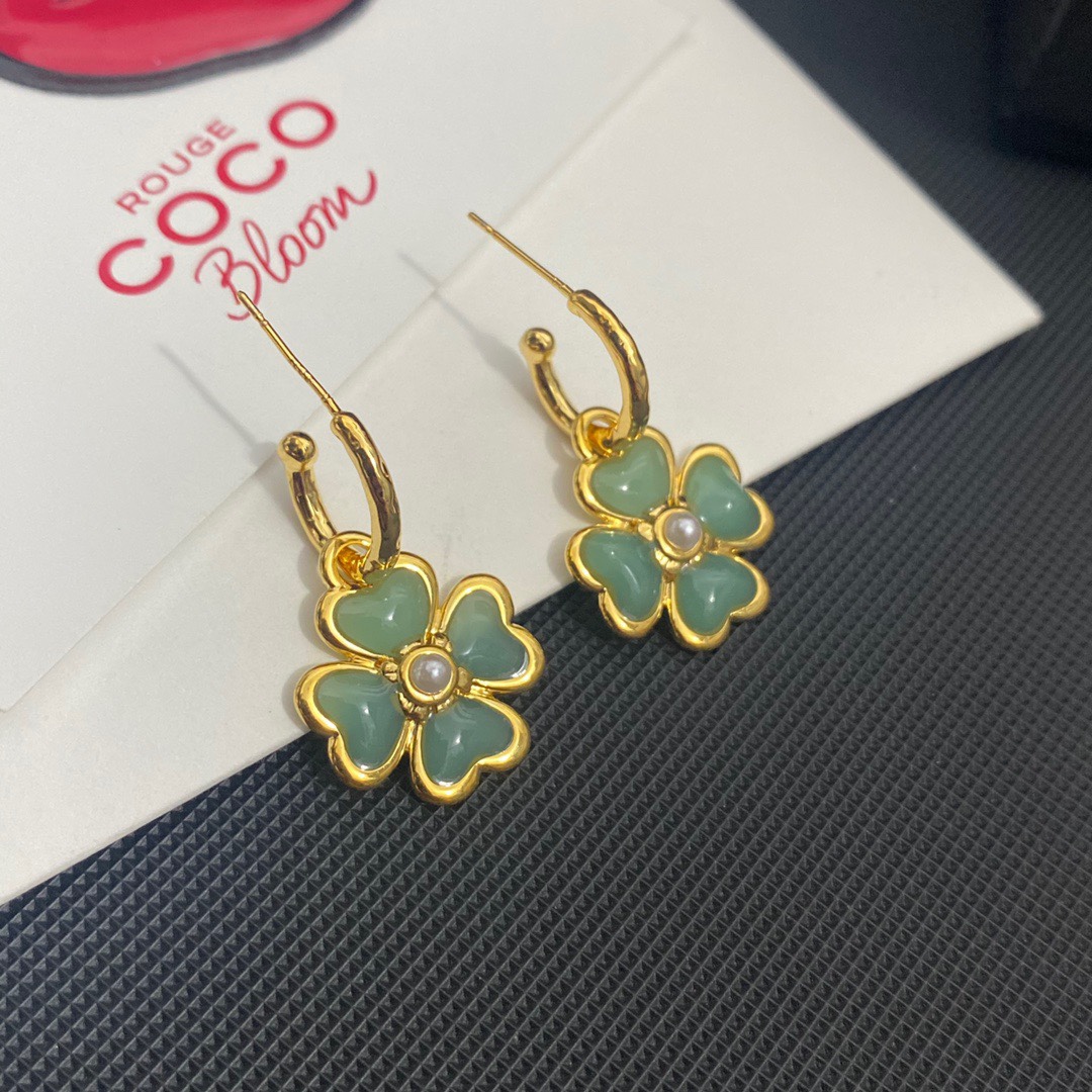 A1048 Chanel earrings