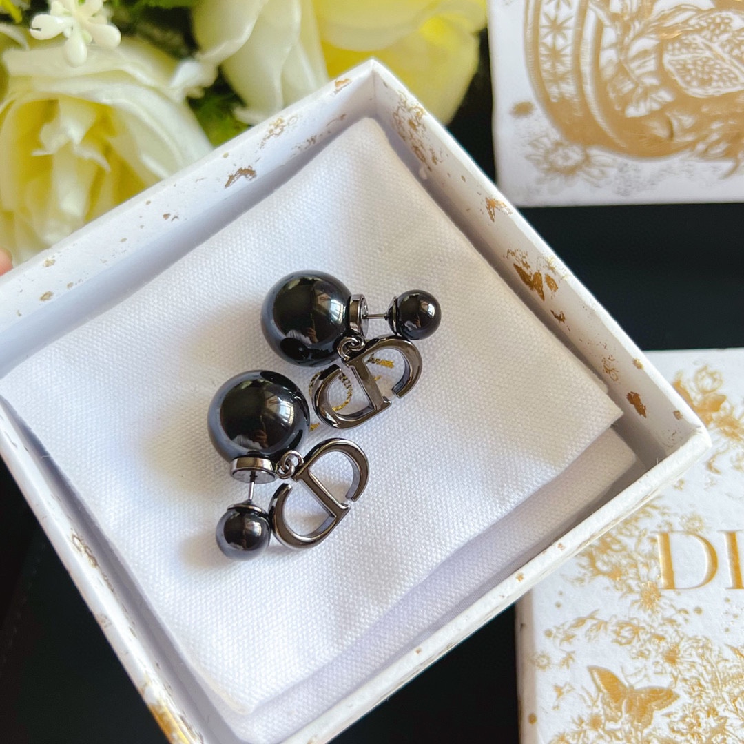 A281 Dior Black pearls earrings