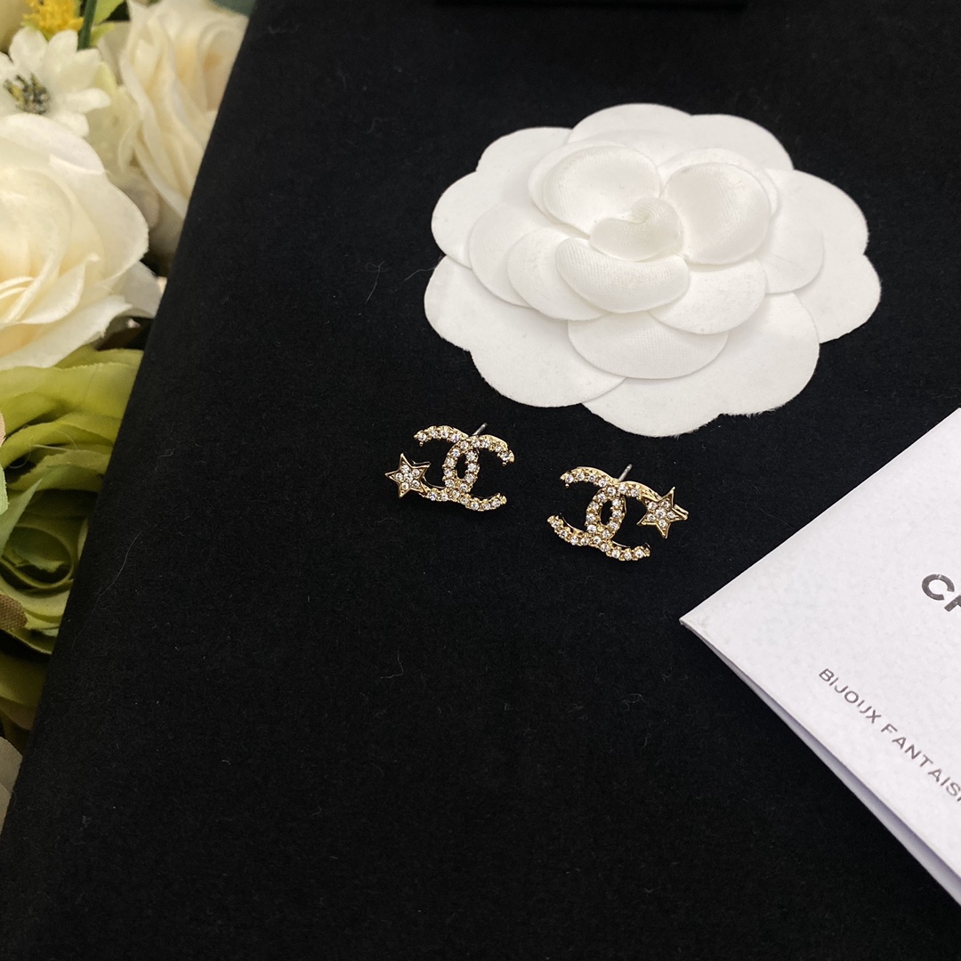 A428 Chanel earrings