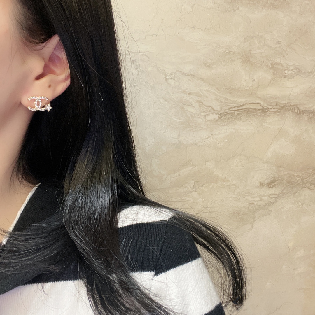 A428 Chanel earrings