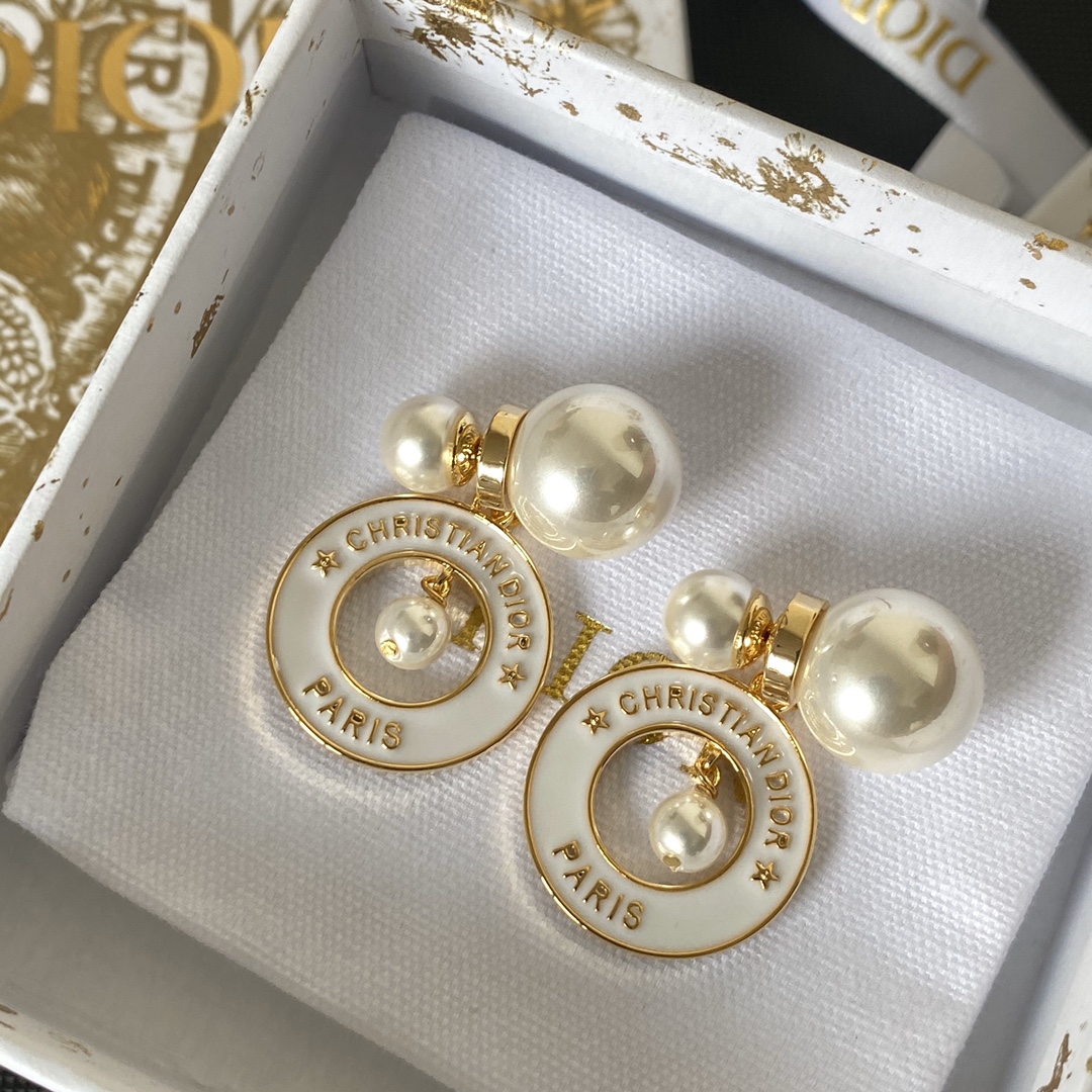 A813  Dior earrings