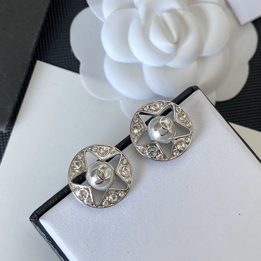 A061 Chanel earrings