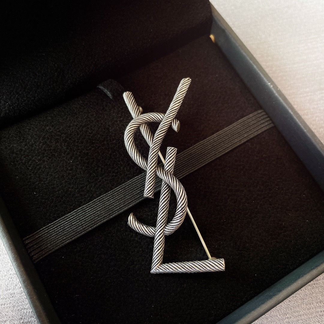 C098  YSL brooch