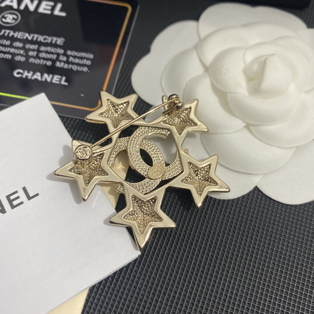C003 Chanel star brooch