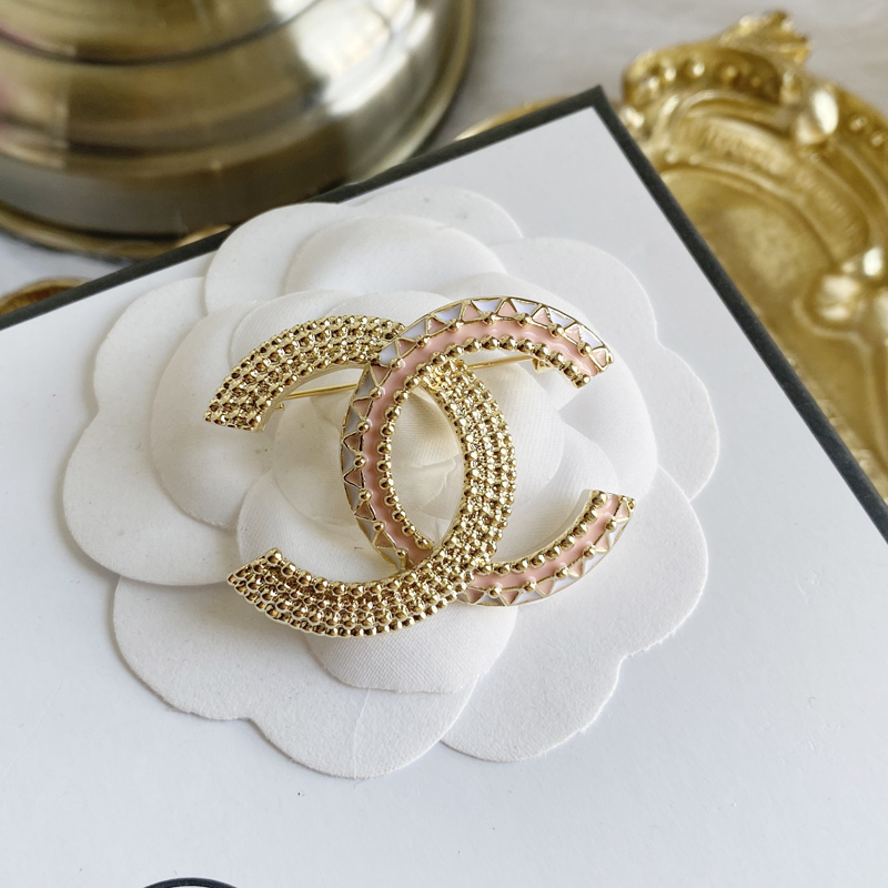 C137 Chanel brooch