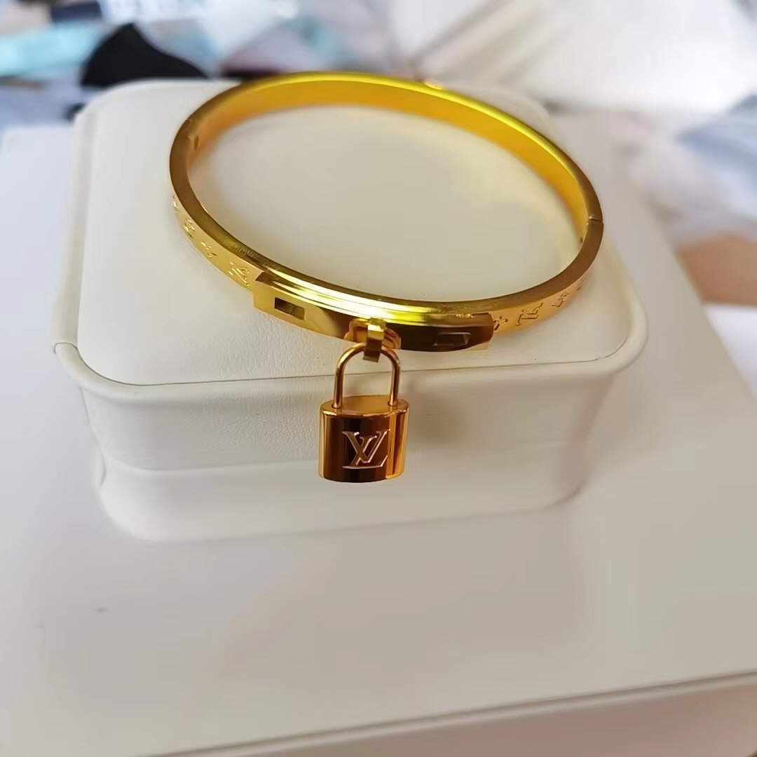 LV Louis vuitton gold Titanium steel bracelet 110128