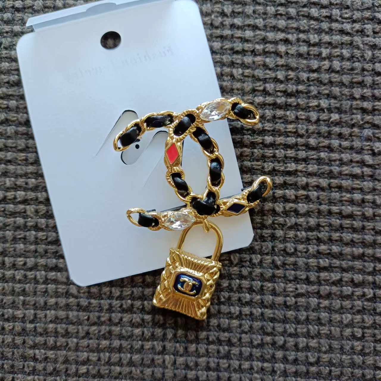 Special Sales! Chanel brooch