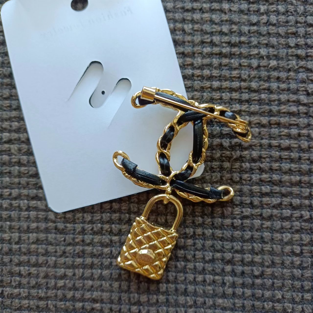 Special Sales! Chanel brooch