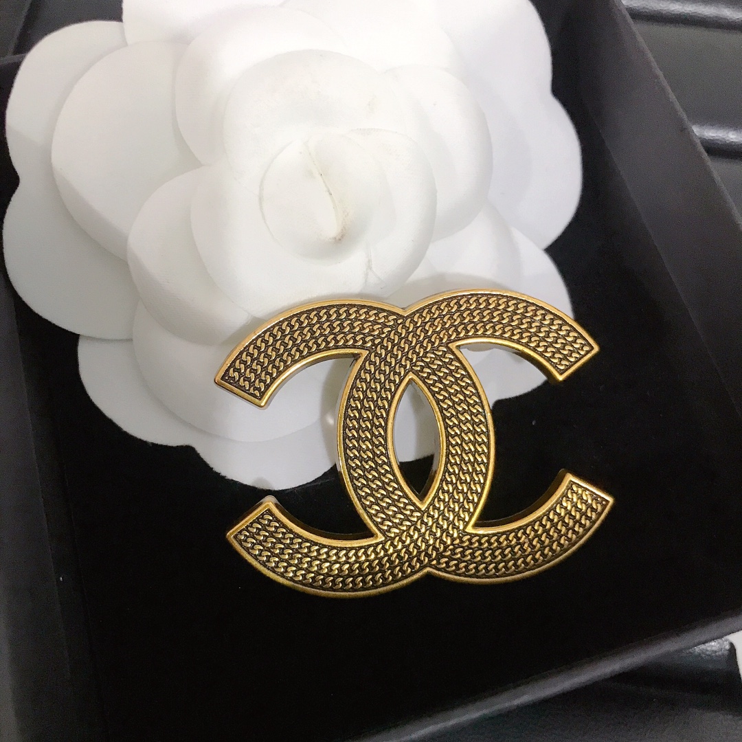 Chanel copper vintage brooch 110267