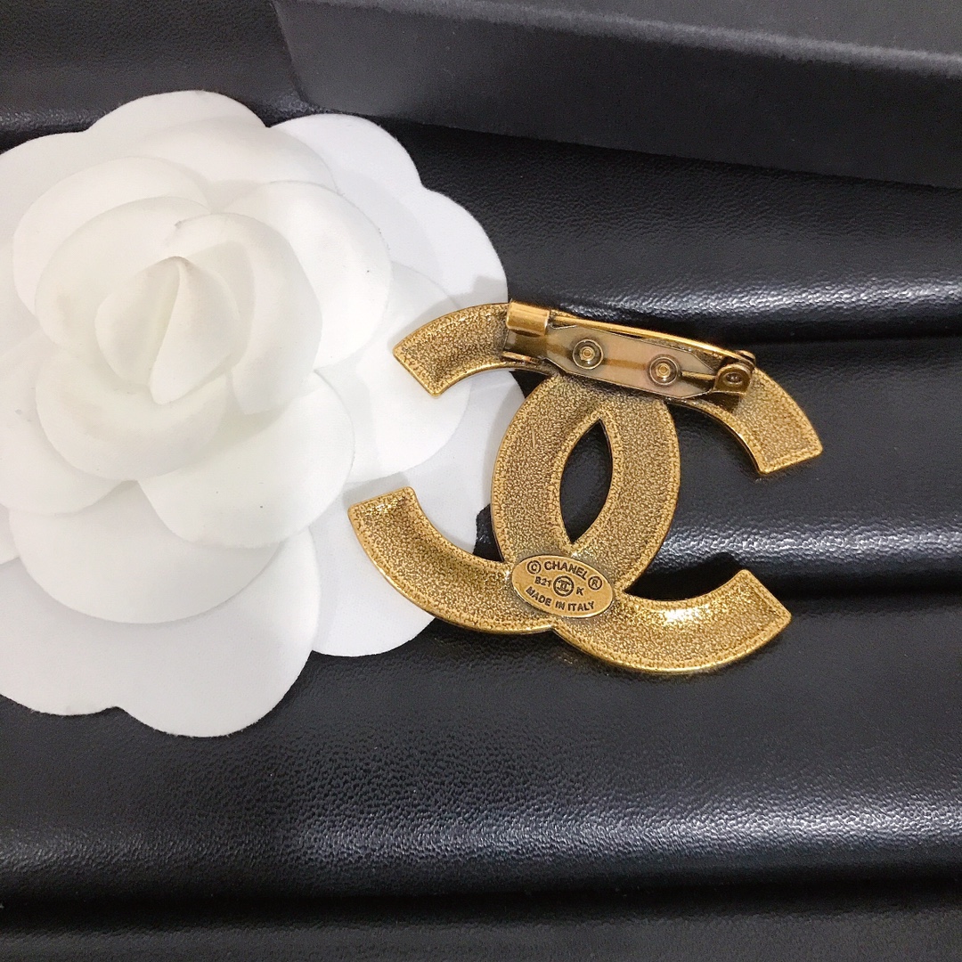 Chanel copper vintage brooch 110267