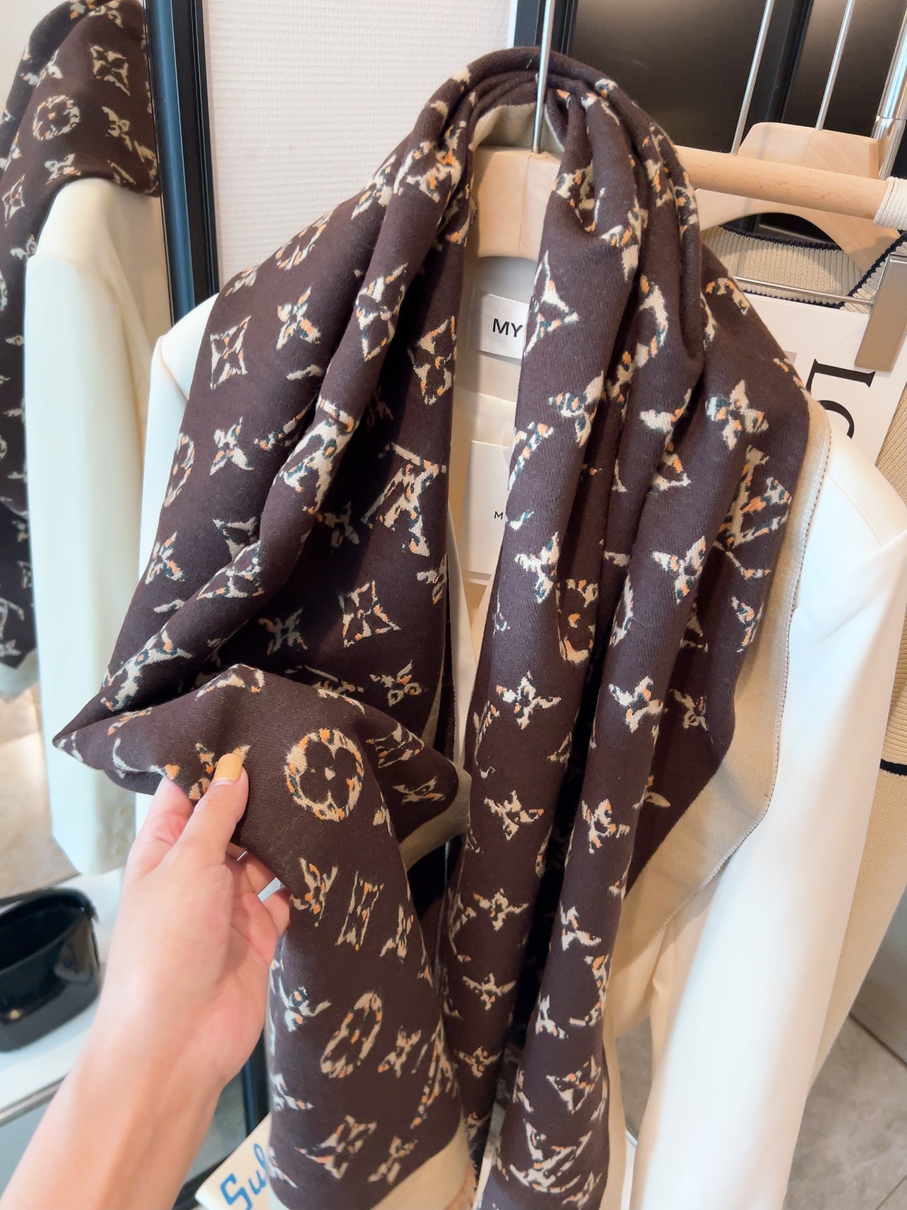 LV Louis vuitton Scarf 110266