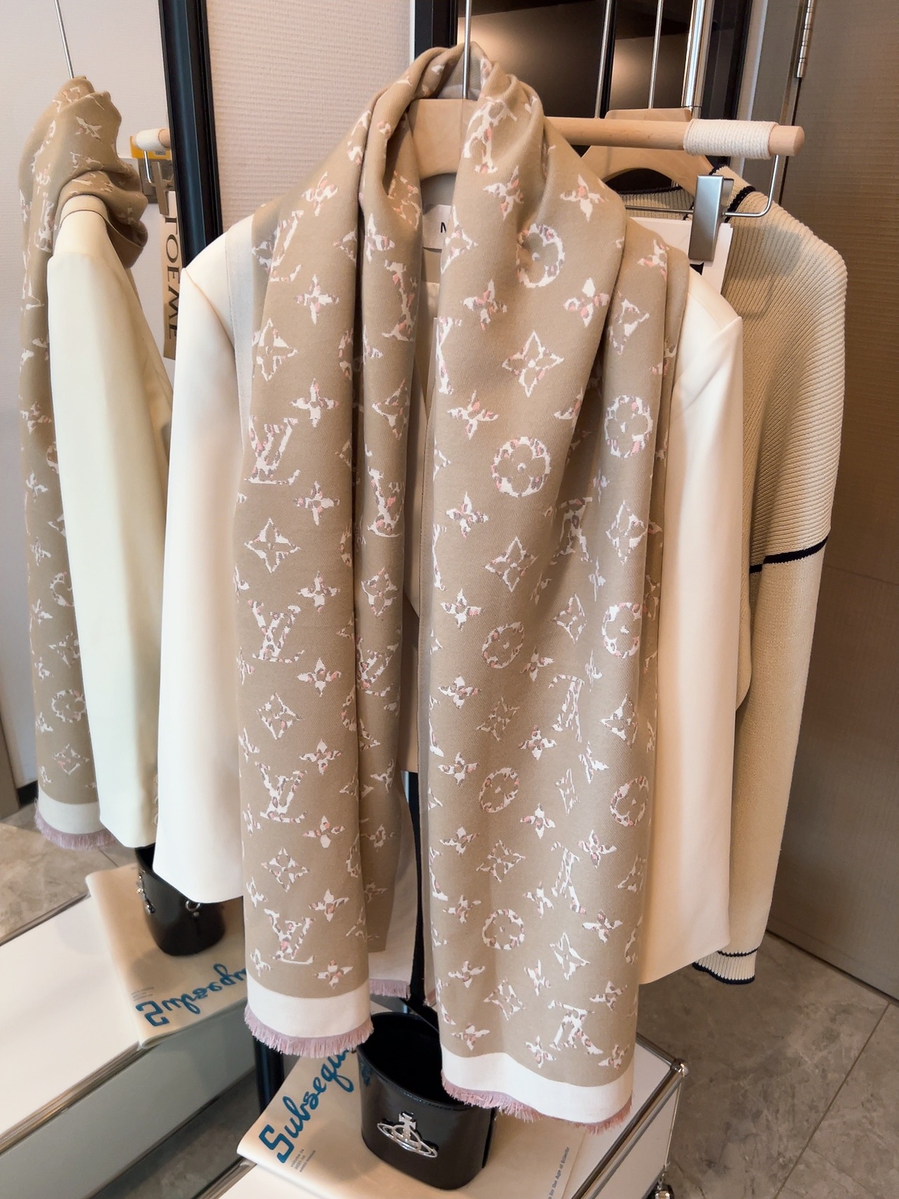 LV Louis vuitton Scarf 110265