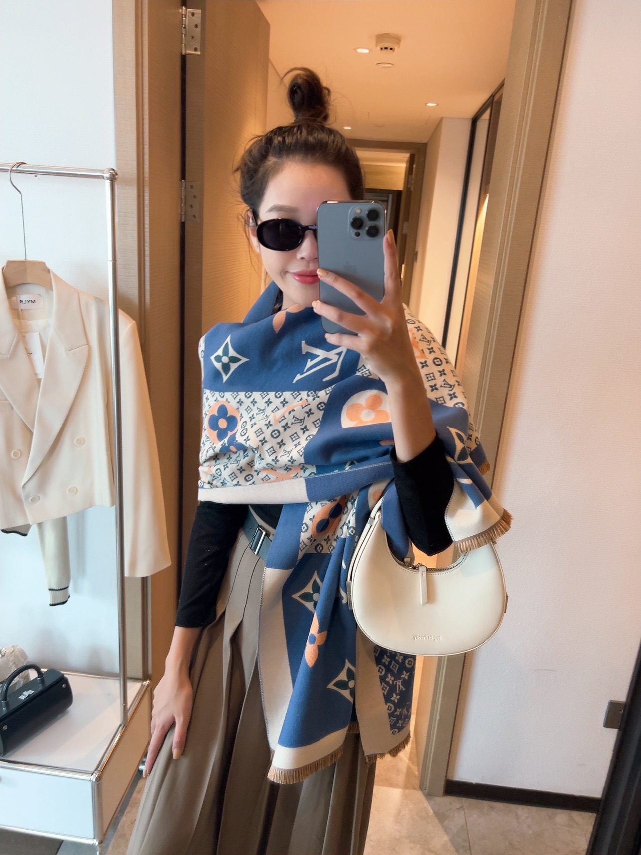 LV Louis vuitton Scarf 110262