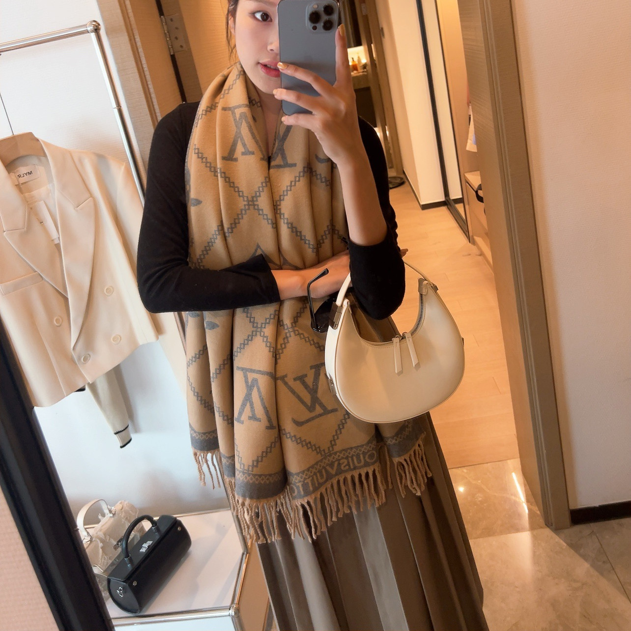 LV Louis vuitton Scarf 110258