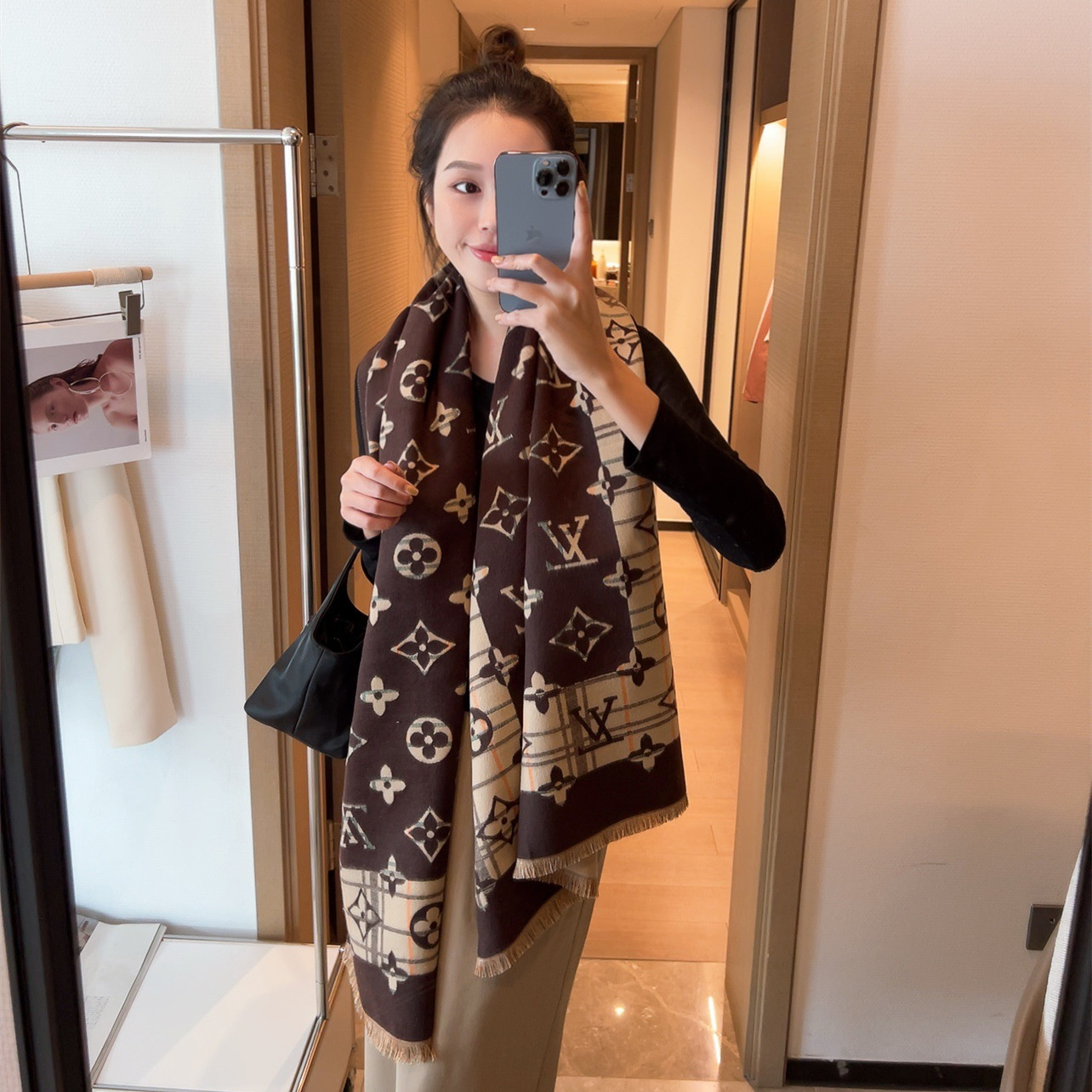 LV Louis vuitton Scarf 110257