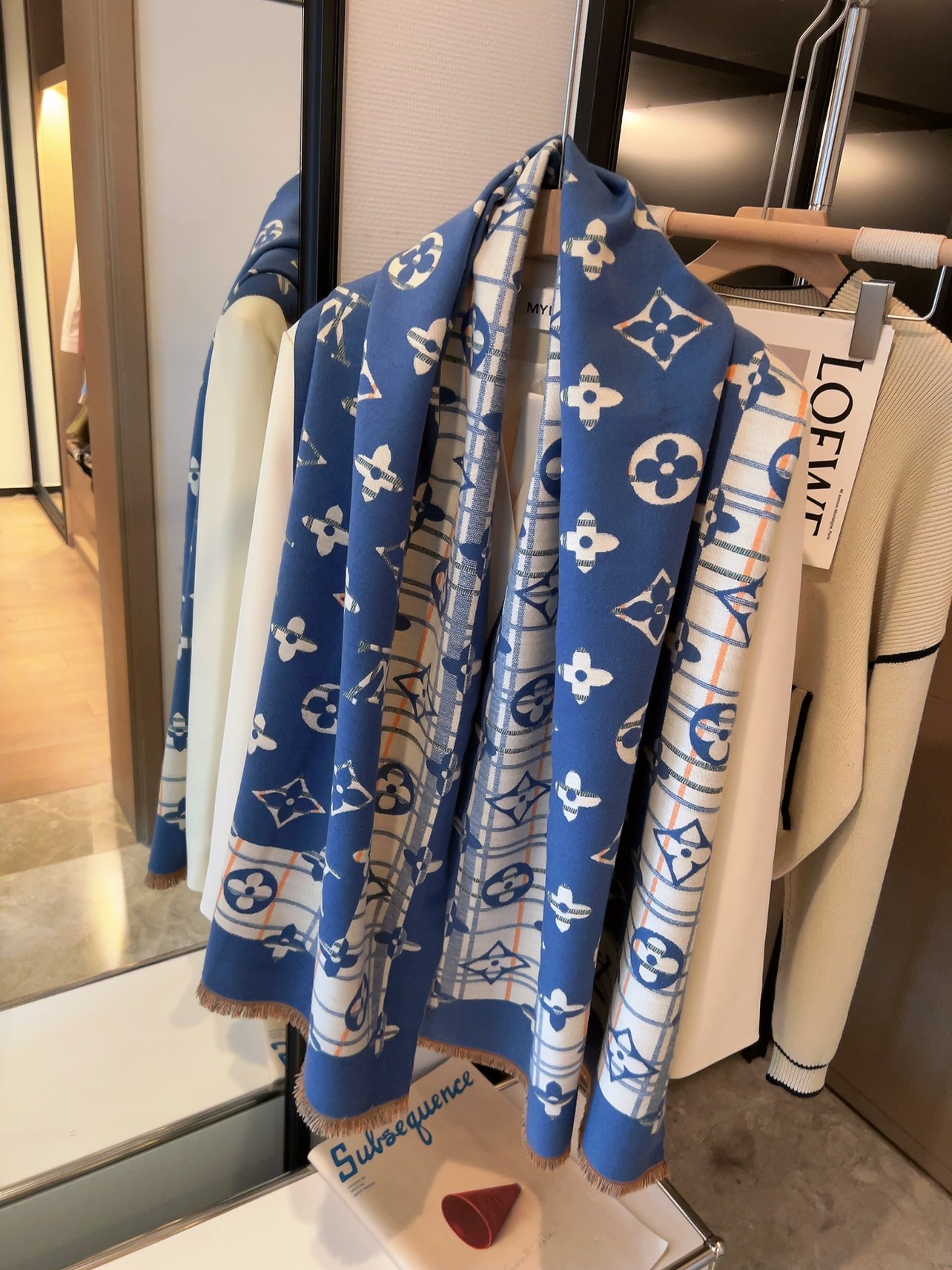 LV Louis vuitton Scarf 110256