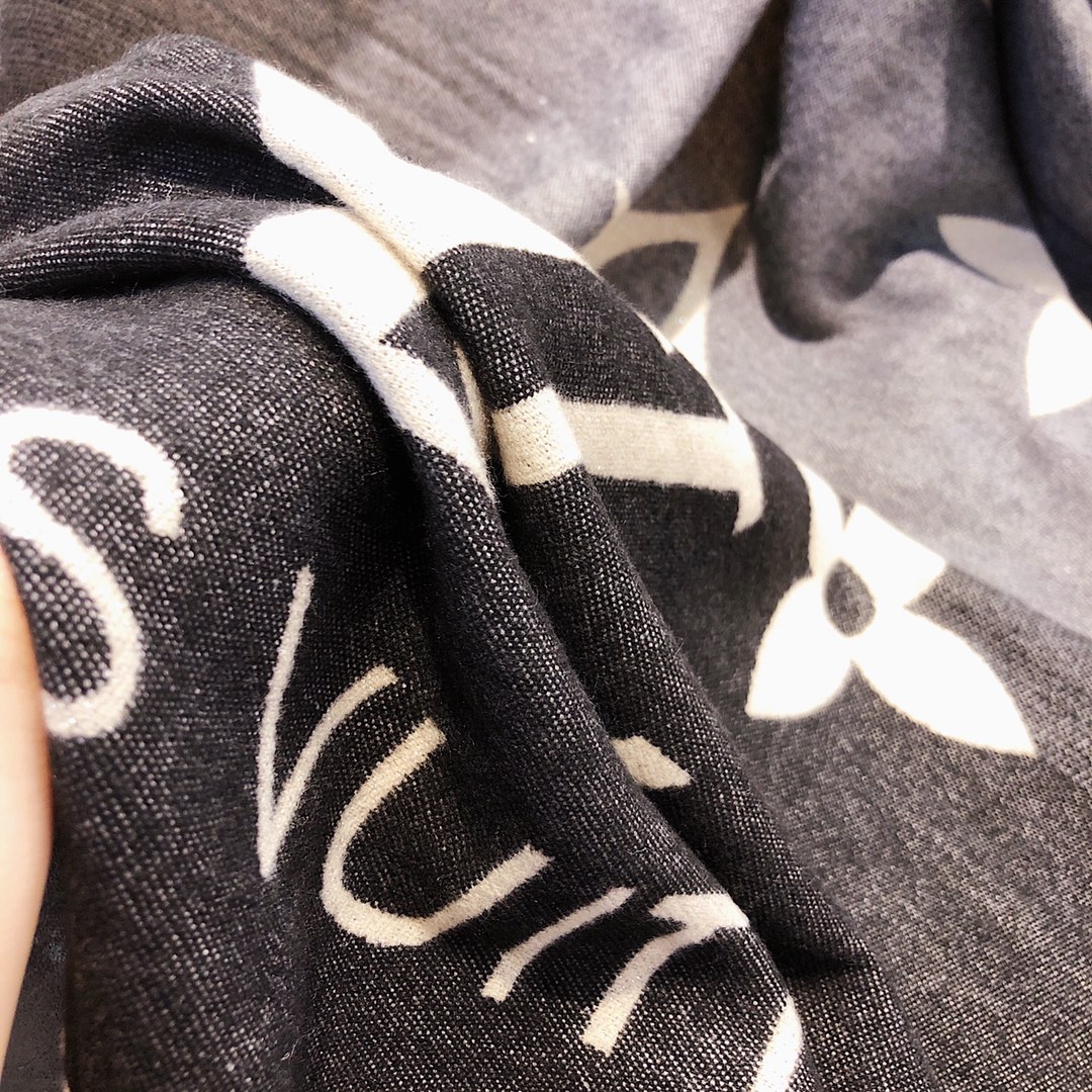 LV Louis vuitton Scarf 110246