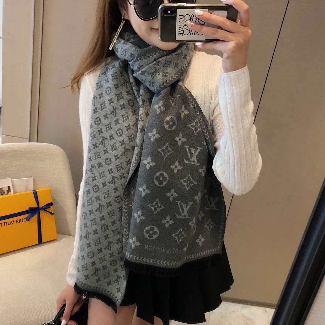 LV Louis vuitton Scarf 110241