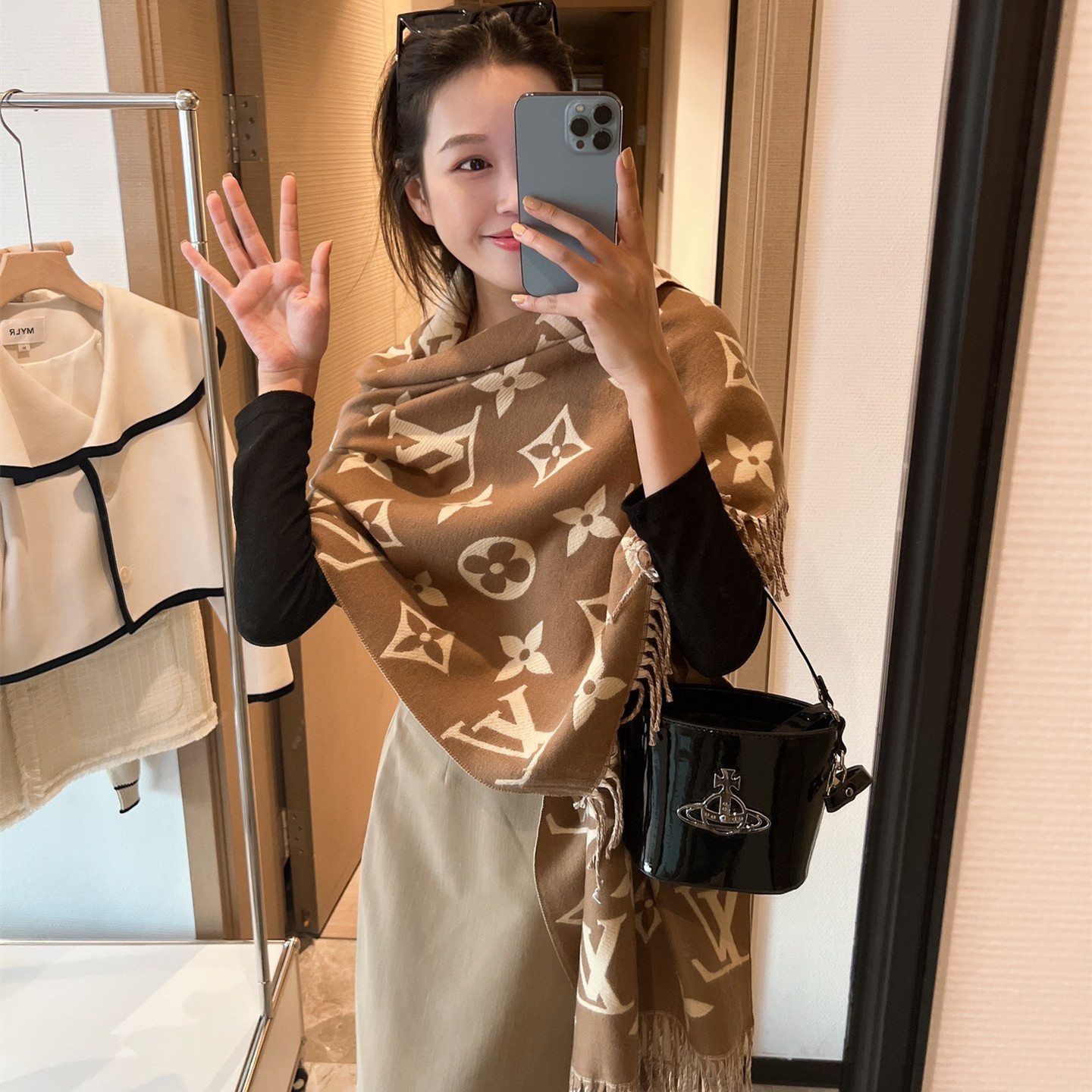LV Louis vuitton Scarf 110240