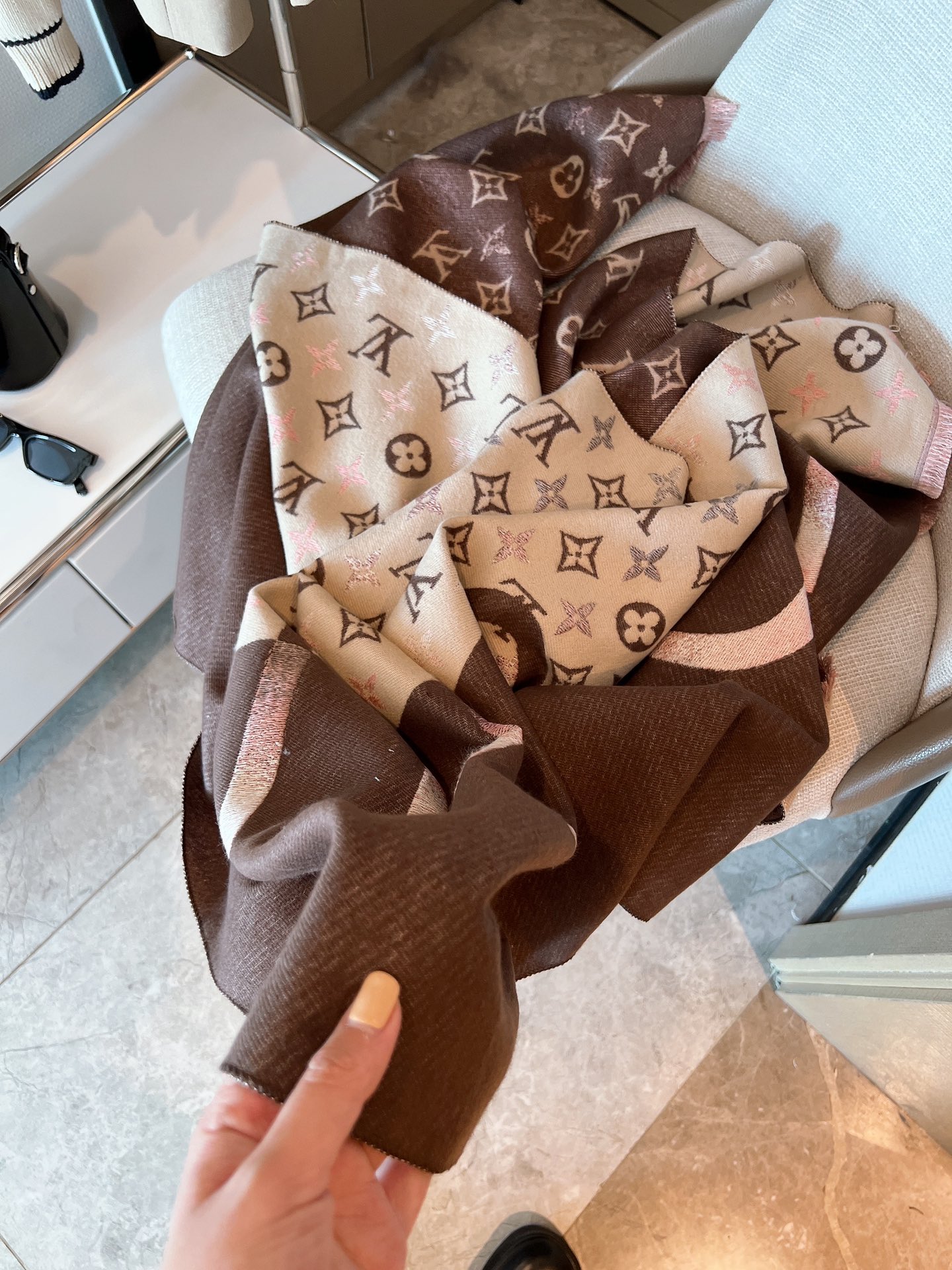 LV Louis vuitton Scarf  110236