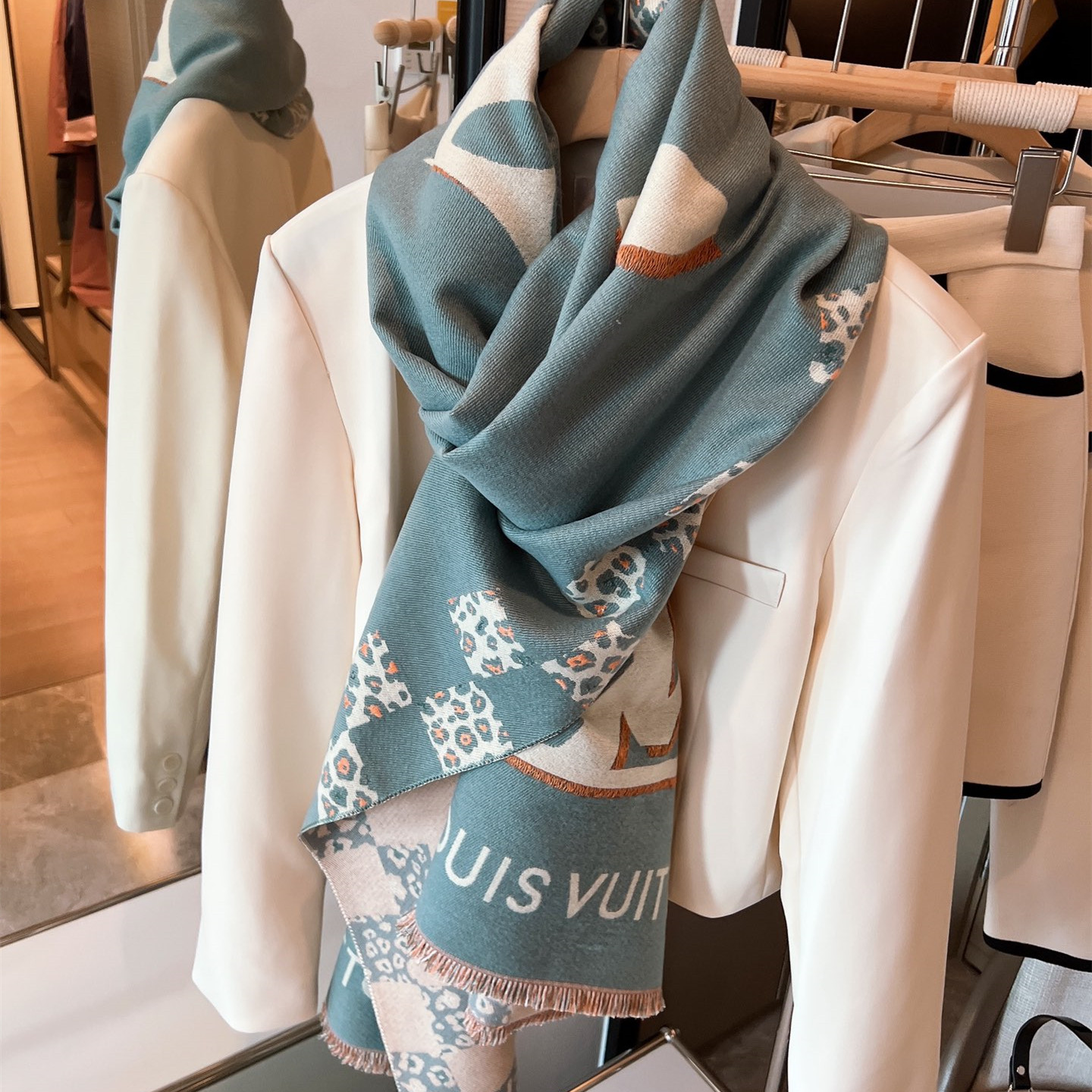LV Louis vuitton Scarf  110234