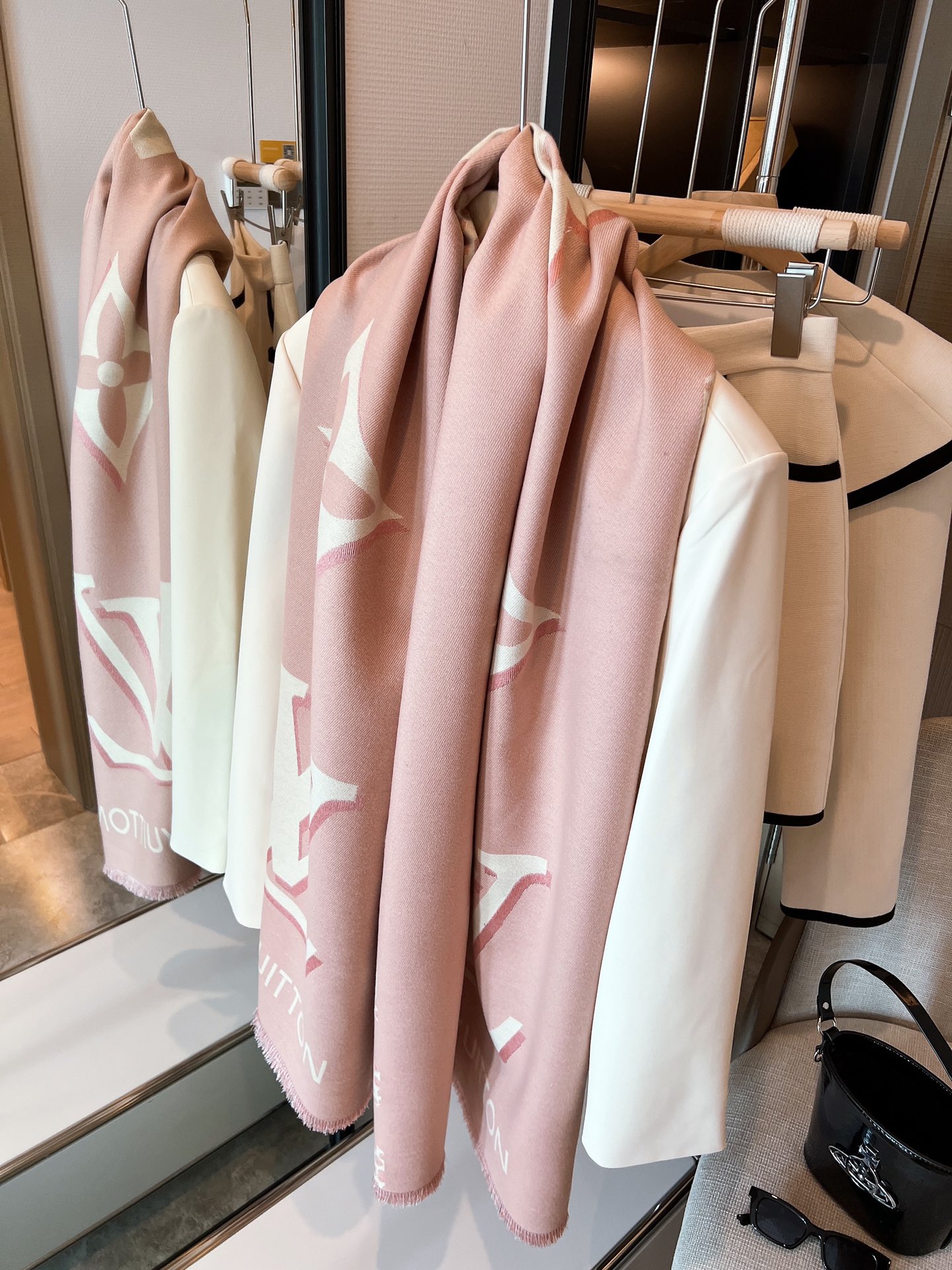 LV Louis vuitton Scarf  110234