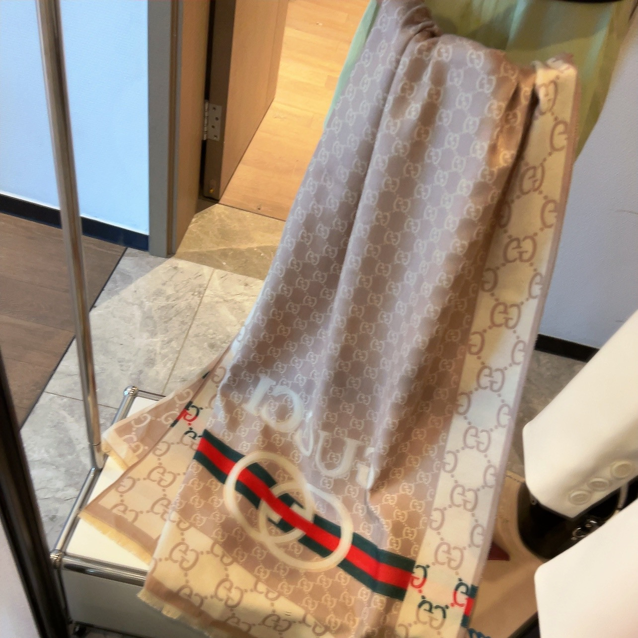 Gucci scarf 110216