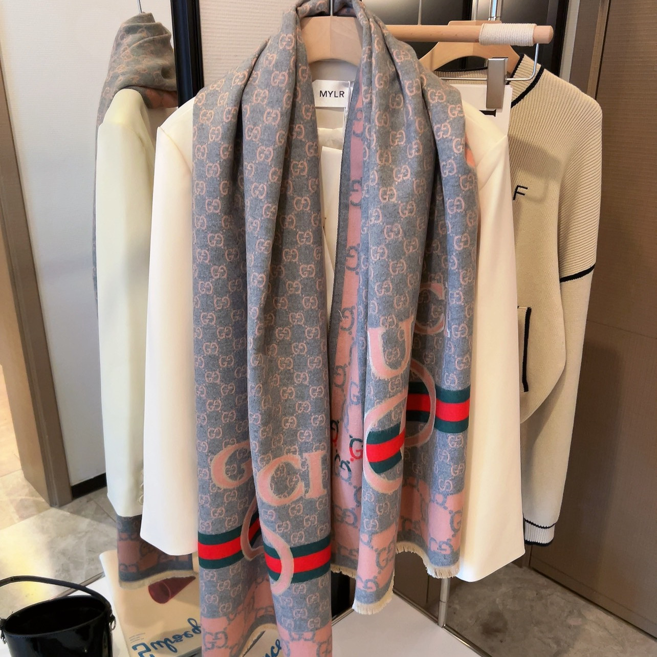 Gucci scarf 110215