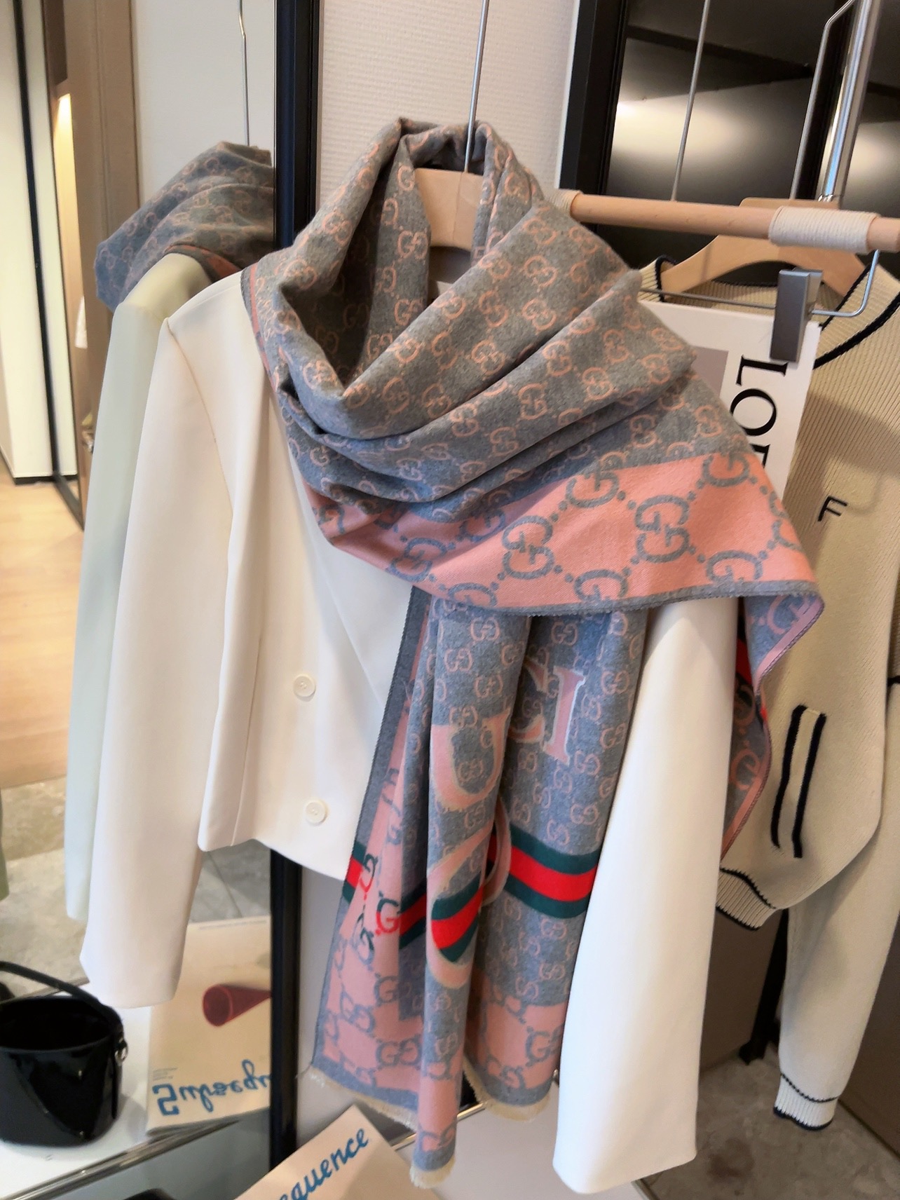 Gucci scarf 110215