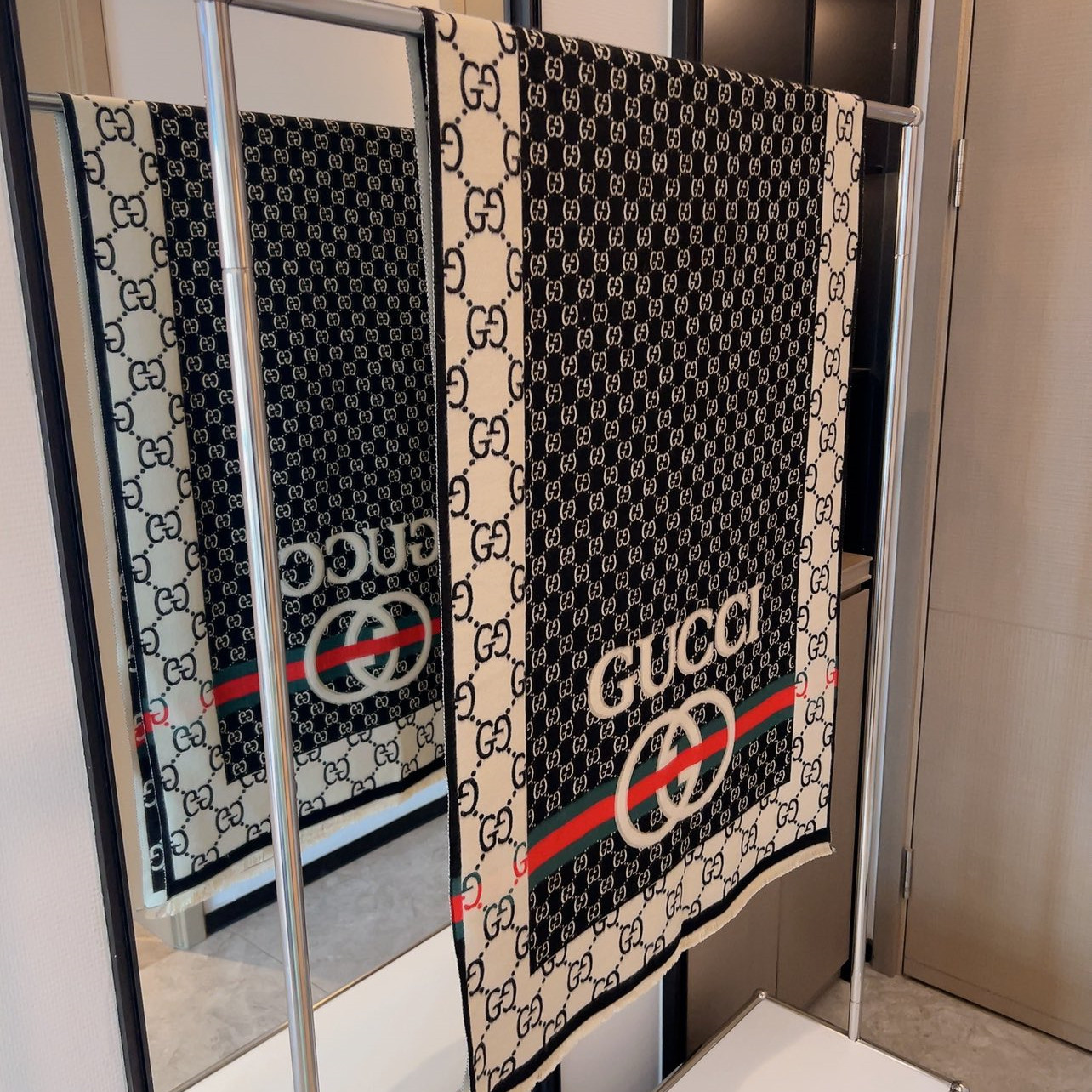 Gucci scarf 110214