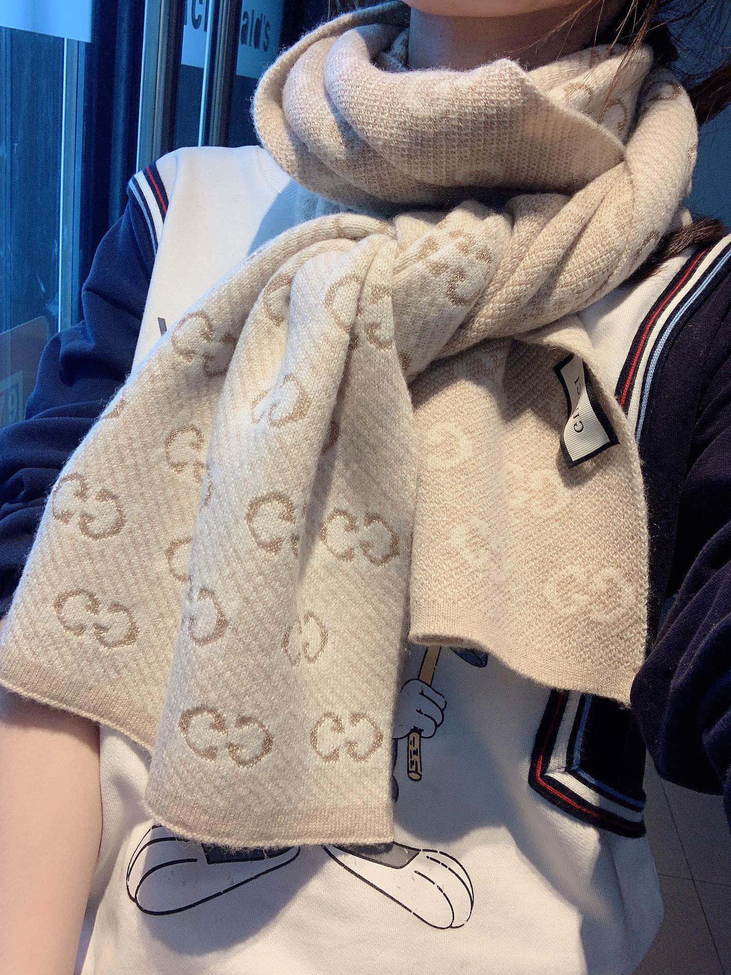 Gucci scarf 110205