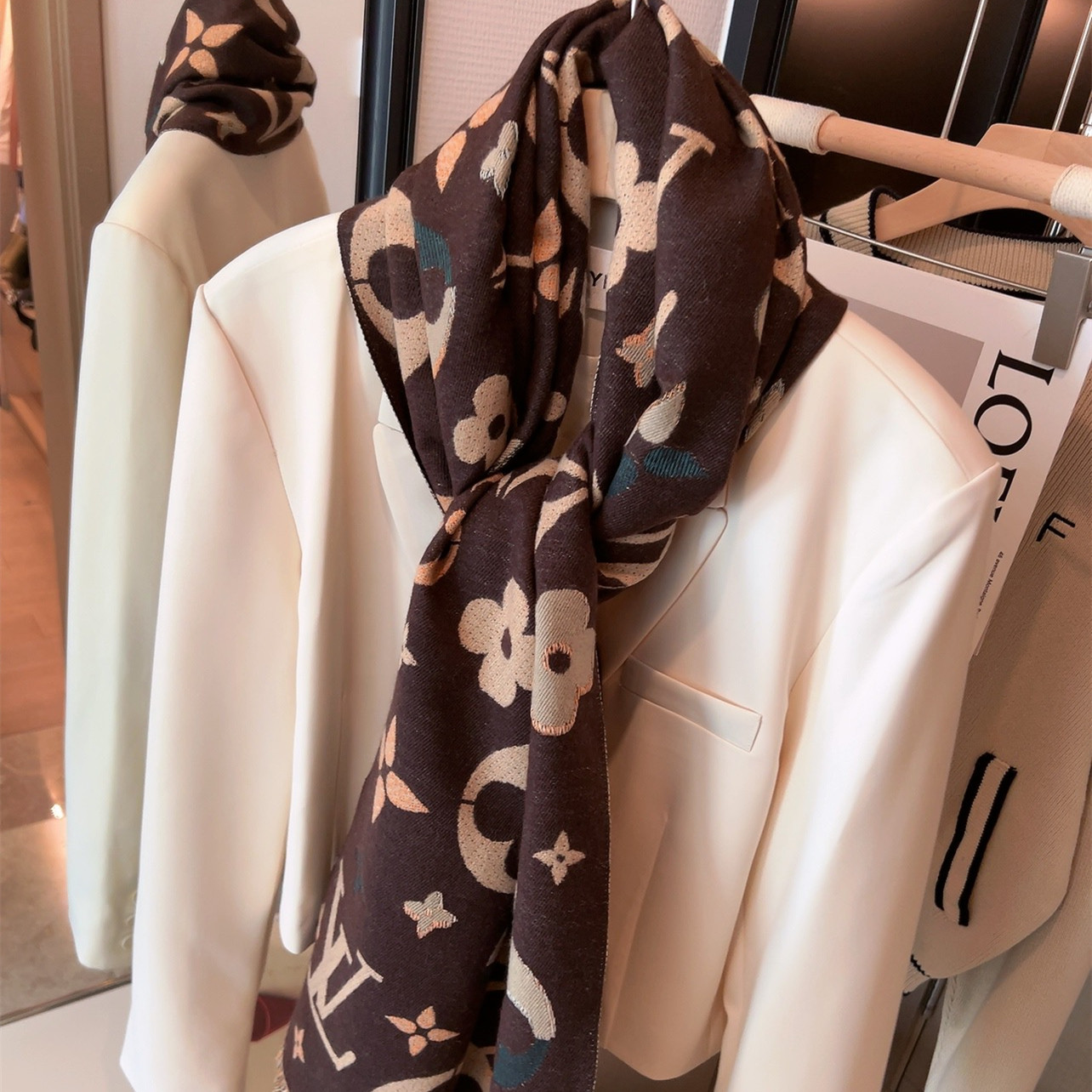LV Garden Monogram Scarf 110299